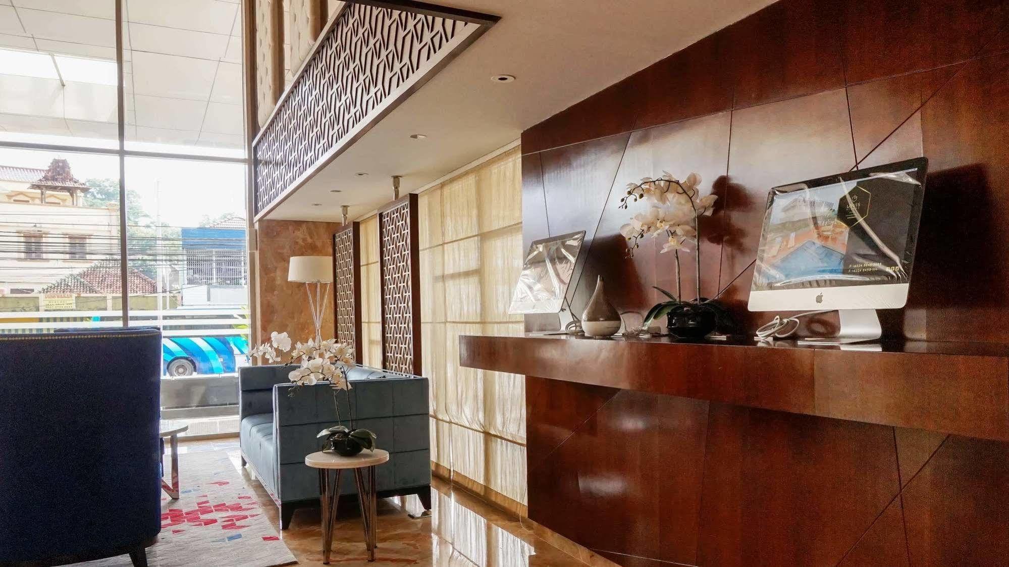 Louis Kienne Hotel Pandanaran Semarang Exteriér fotografie